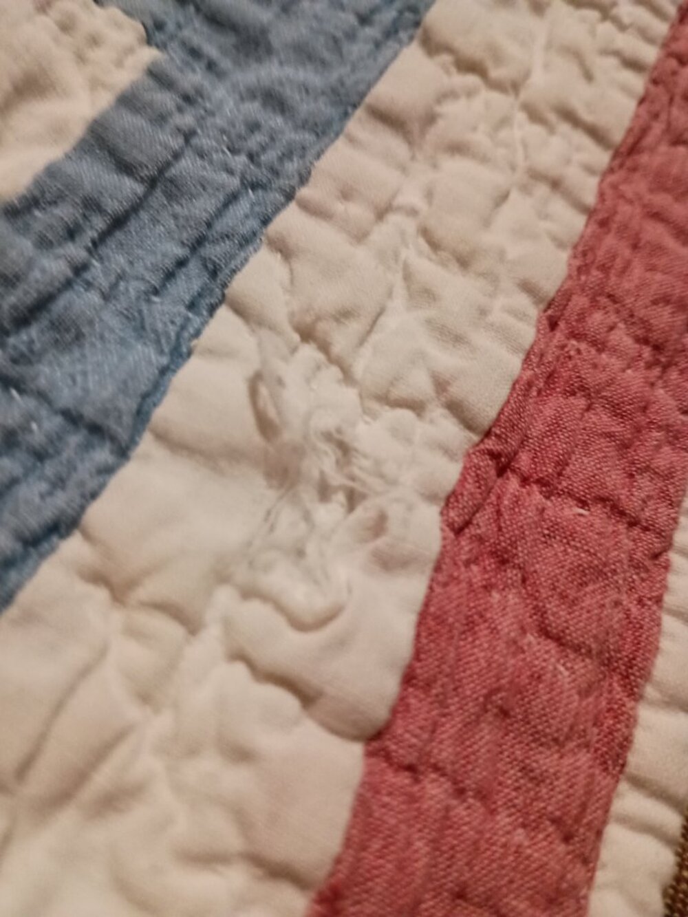 Handmade vintage quilt 68" x 80" - Picture 5 of 5